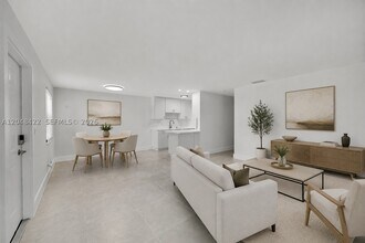 Building Photo - 810 SW 12th Pl