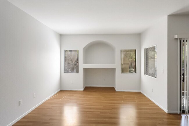 Building Photo - Great 2 Bed, 2 Bath First Story Condo In Northwest Vegas