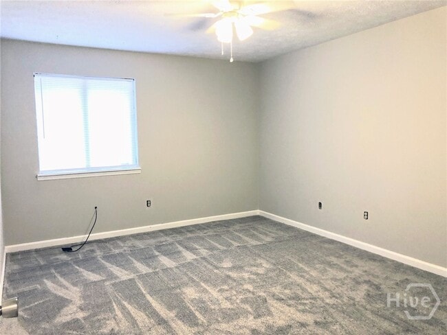 Building Photo - 410 Lexington Heights