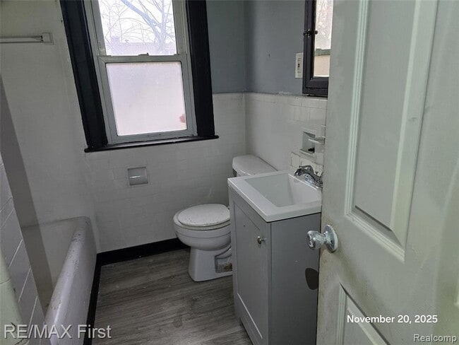 Building Photo - 9379 Manor St