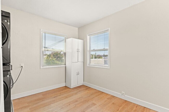 Building Photo - 170 Belleview Dr