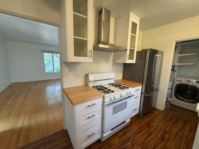 Kitchen off Living Room - 2816 Waverly Dr