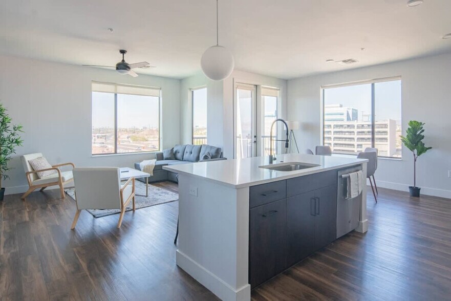 Building Photo - 701 W Rio Salado Pkwy