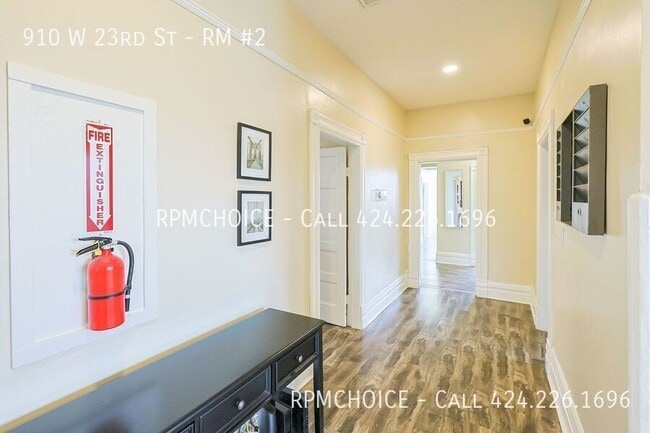 Building Photo - 910 W 23rd St