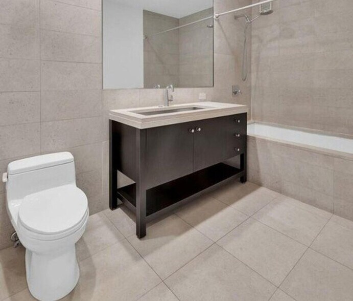 Building Photo - 1600 Broadway-SI ID1508184P