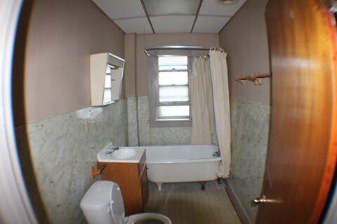 Building Photo - 105 Forest St