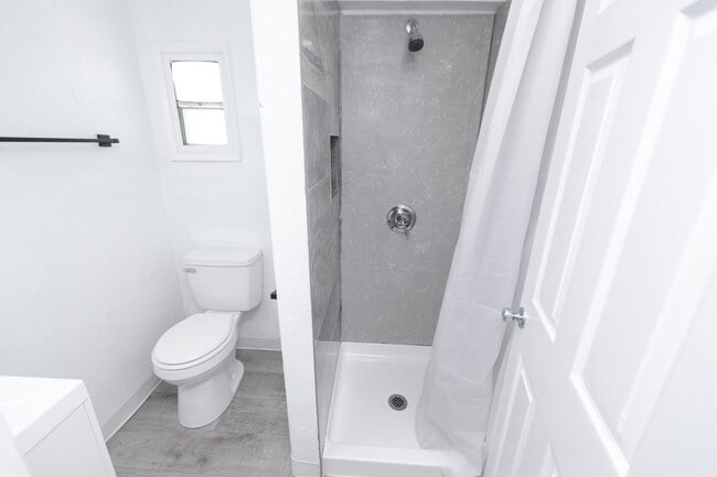 Building Photo - 5448 Encina Dr