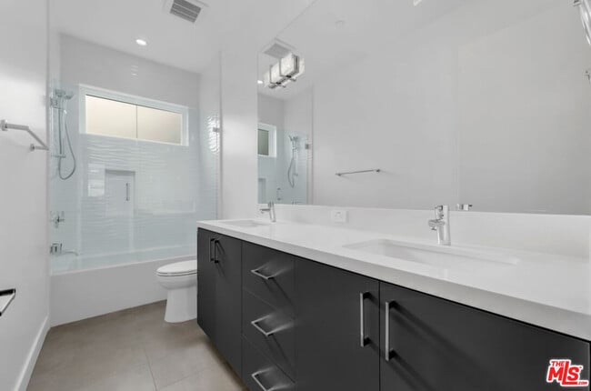 Building Photo - 3137 Curts Ave