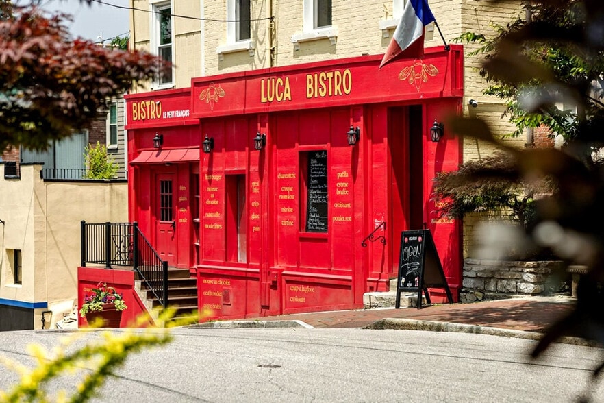 Building Photo - 964 Pavilion St