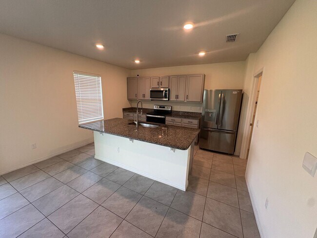 Building Photo - 4 Bed 2.5 Bath Mt Dora Home - Solar Energy!
