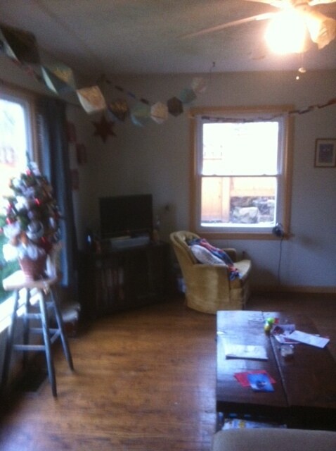 Building Photo - 1028 E Maxwell Ln