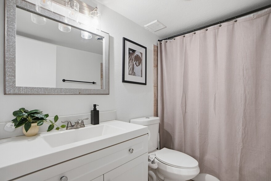 Building Photo - 4630 N 68th St