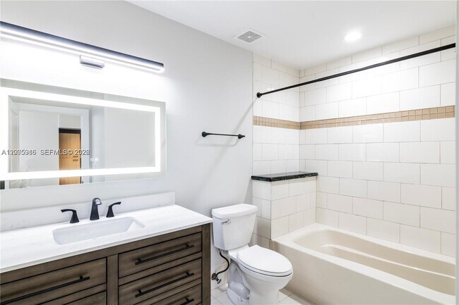 Building Photo - 1350 NW 8th Ct