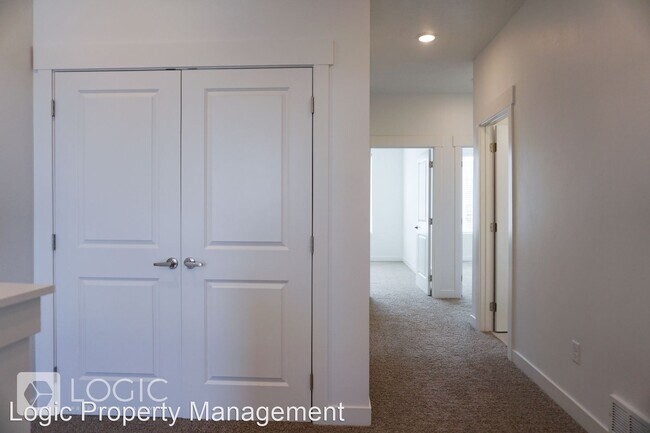 Building Photo - 3 br, 2.5 bath House - 5488 W Ace Court