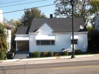 Building Photo - 2 Bedroom 1 Bath Available to Rent for $79...