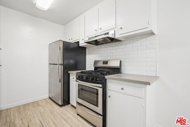 Building Photo - 7540 Hampton Ave