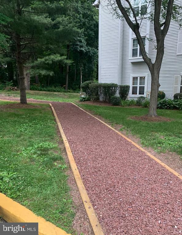 Building Photo - 102 STONEHURST Ct