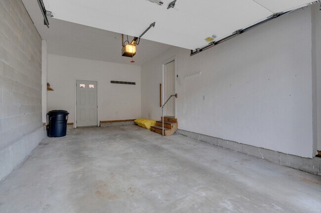 Building Photo - 319 Stearns St