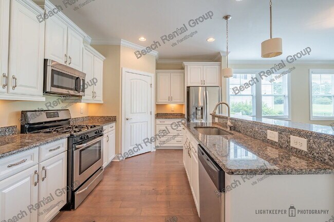 Building Photo - 121 Champions Village Dr