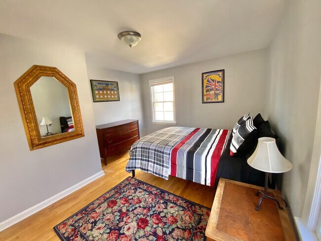 Building Photo - 2336 Canterbury Rd