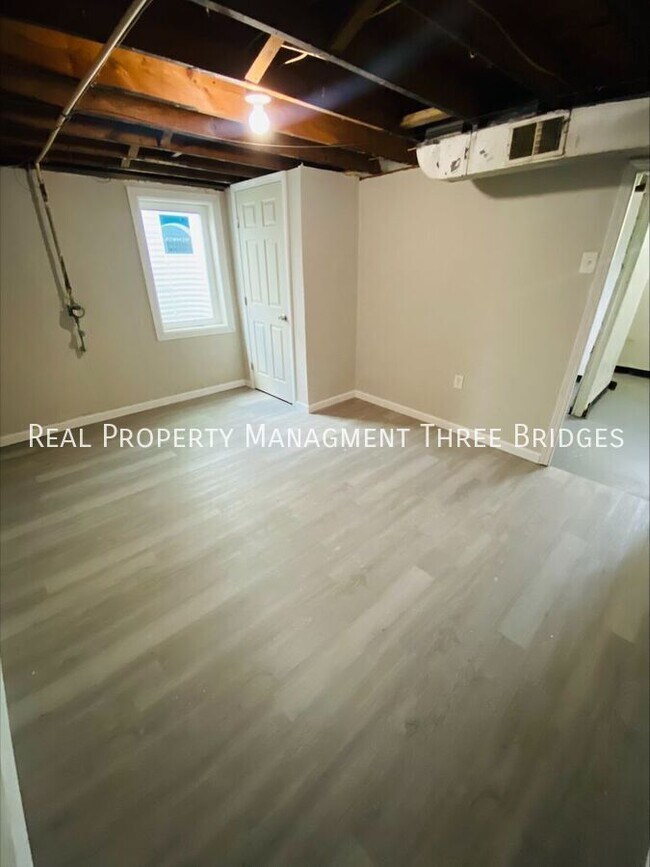 Building Photo - 6156 Wulff Dr