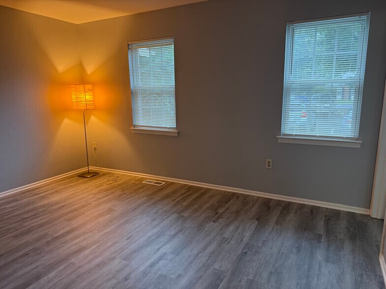 Building Photo - 126 Kingsley Way