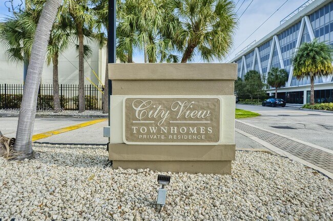 Building Photo - 252 City View Dr