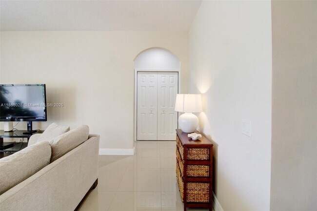 Building Photo - 1610 Sandpiper Cir