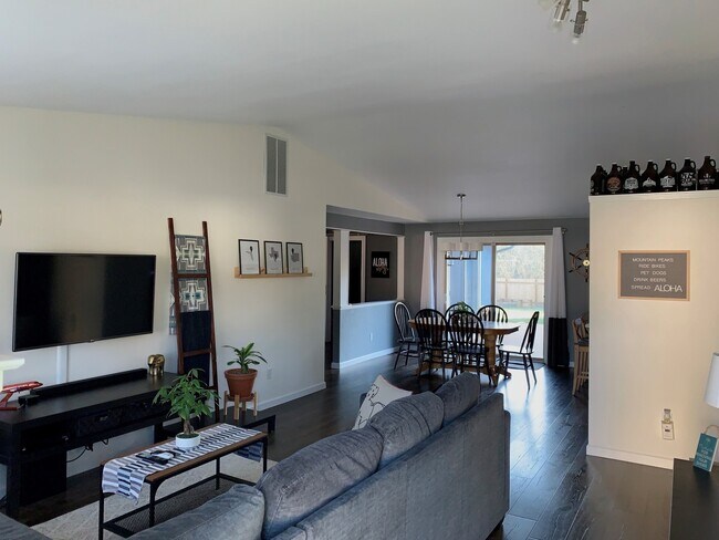 Building Photo - 4603 Guemes View