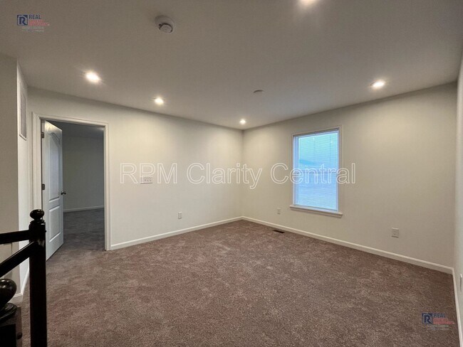 Building Photo - Beautiful home is ready for you!