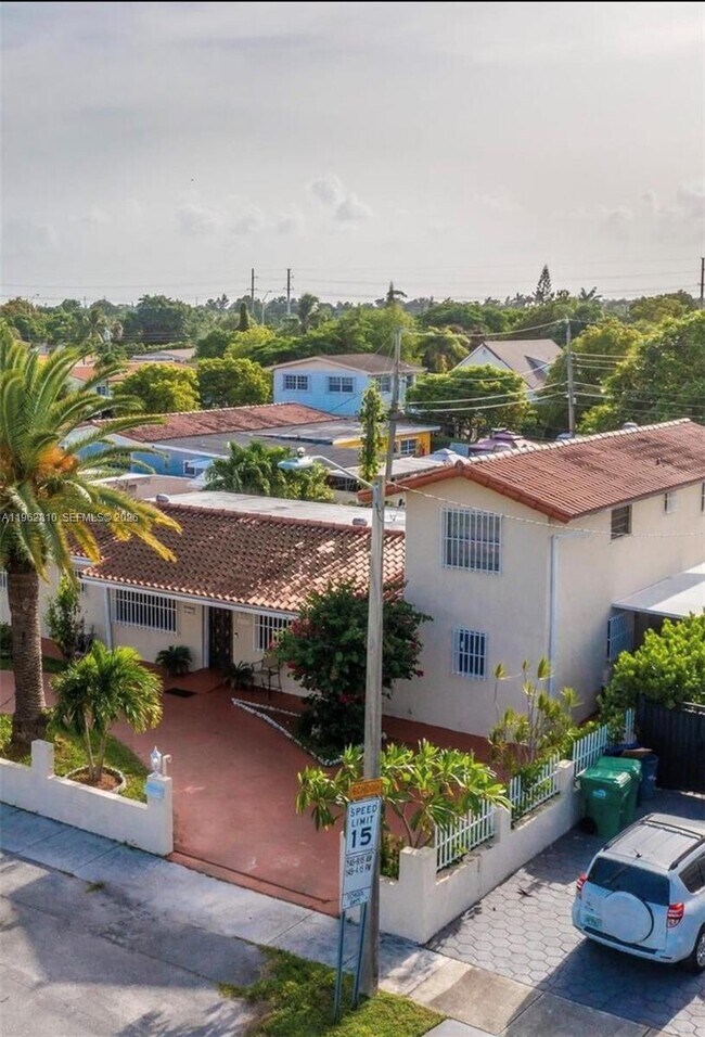 Building Photo - 2820 SW 95th Ave