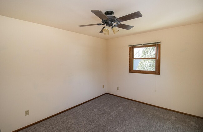 Building Photo - 1055 S Imperial Dr