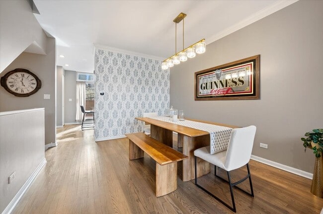 Building Photo - 1214 W School St