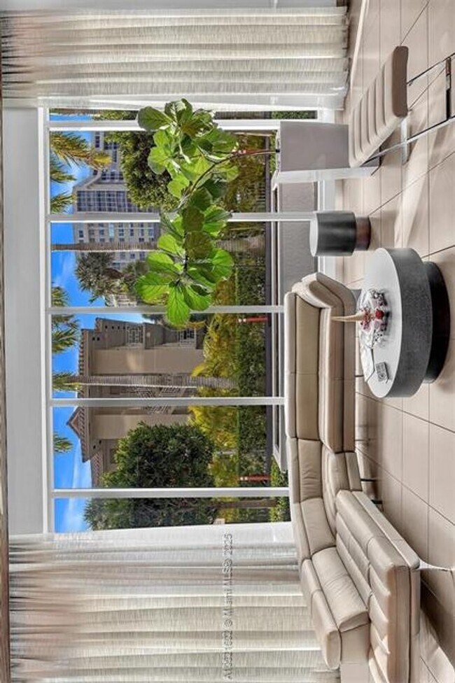 Building Photo - 2600 E Hallandale Beach Blvd