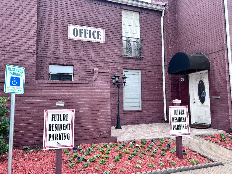 Building Photo - 2300 Red Bluff Rd