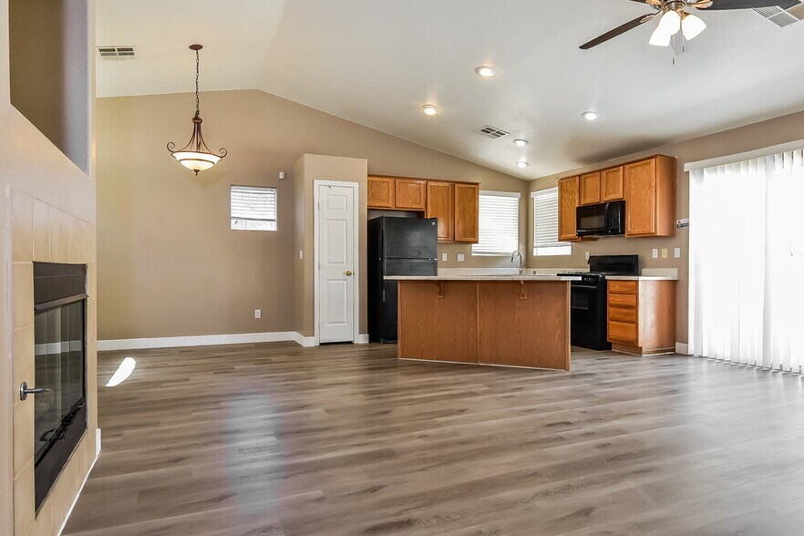 Building Photo - 3830 Canary Creek Ave