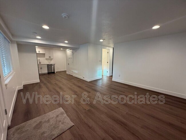 Building Photo - 3718-3718 Brinker Ave