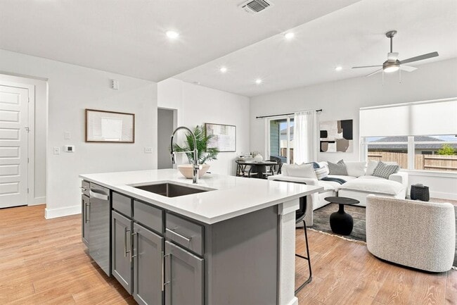Building Photo - 9608 Hamadryas Dr