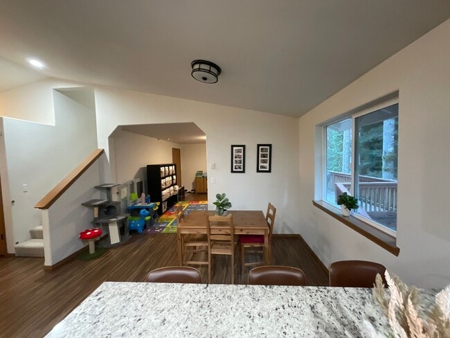 Building Photo - Beautiful 3 Bedroom, 2.5 Bath Home in Clearwood Community!