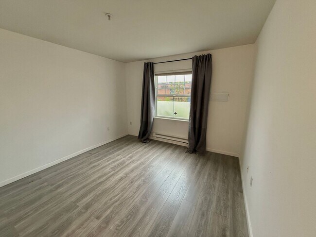 Building Photo - Secure Downtown Oakland 2 BR,2 BA with Garage Parking, EV Charging