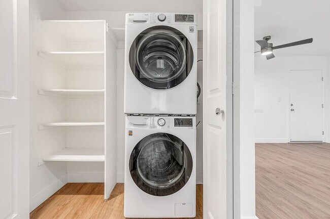 Building Photo - 5807 Laurel Canyon Blvd