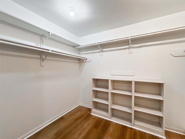 Building Photo - 8107 S Braeswood Blvd