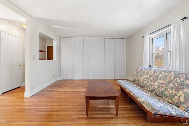 Building Photo - 130 Boylston St