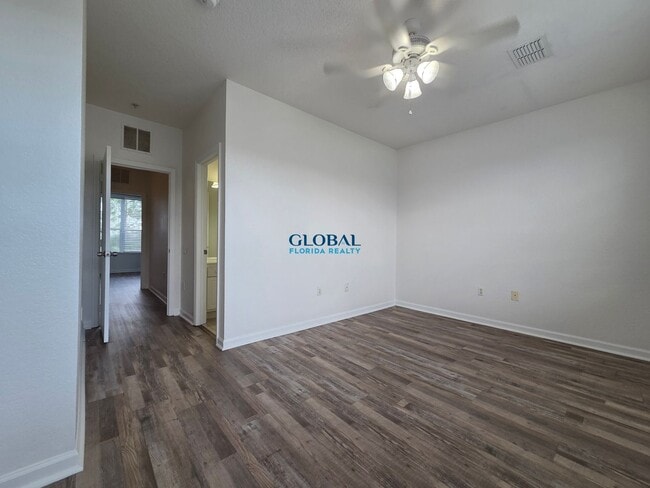 Building Photo - 3Bdrm Townhome -- Gated Community of Vista...