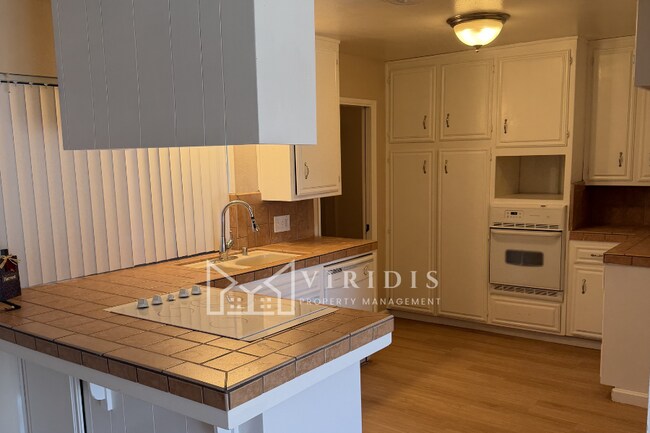 Building Photo - 1304 La Puente Dr