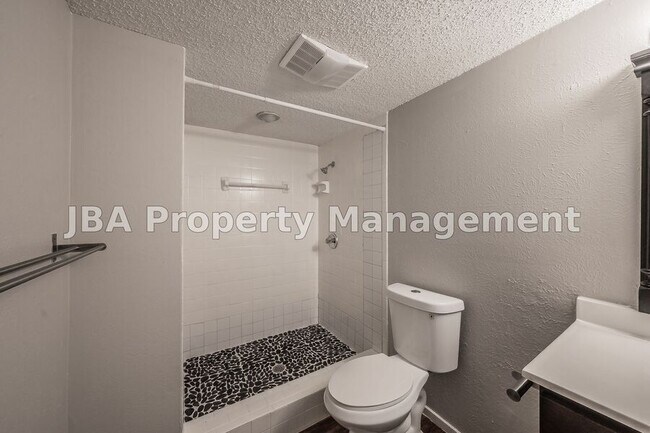 Building Photo - 1770 Farleigh Ct