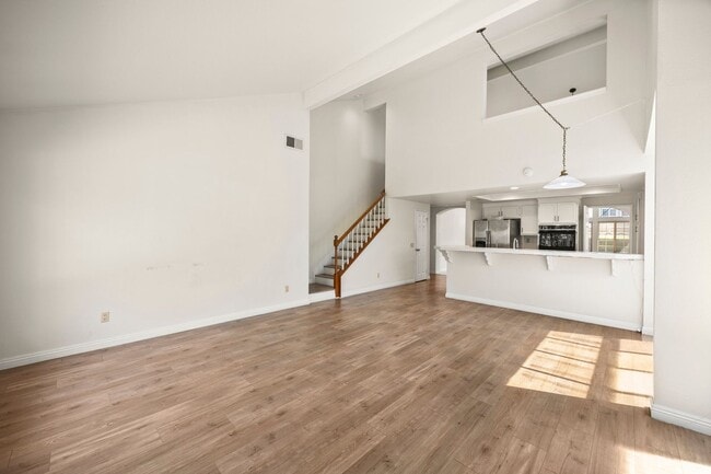 Building Photo - Beautiful Updated Corner Lot 3 Bed 3 Bath ...