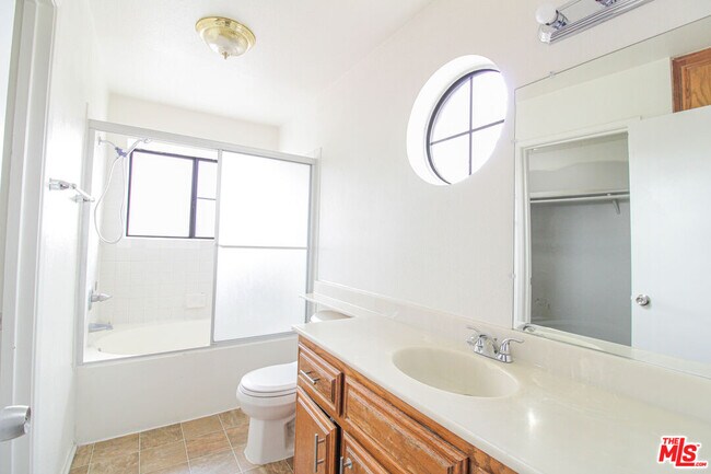 Building Photo - 45809 Evelyn Ct