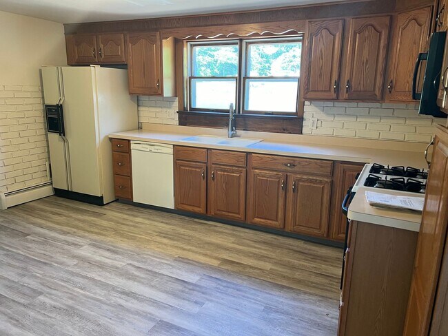 Building Photo - Quakertown Cape in Private Setting