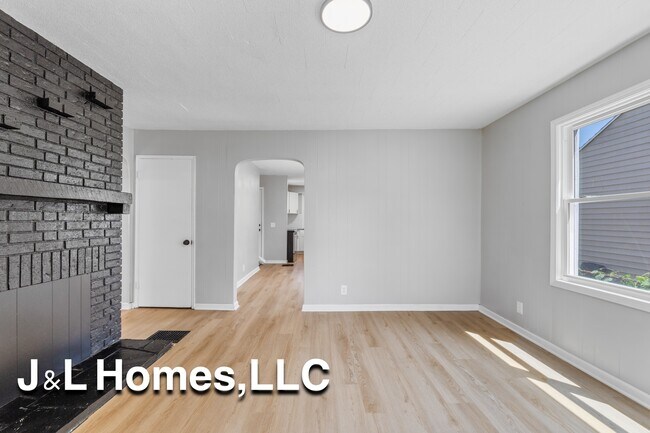 Building Photo - 568 Whitethorne Ave